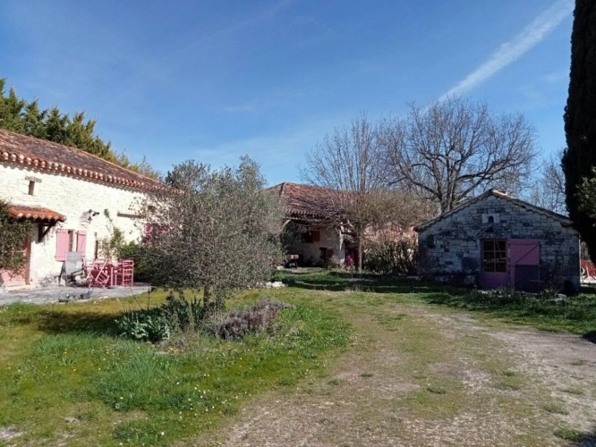 Photos 2 - Prestige - Propriété de caractère avec dépendances et piscine (Lot 46)
