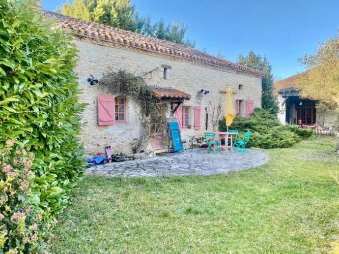 Photos 3 - Prestige - Propriété de caractère avec dépendances et piscine (Lot 46)