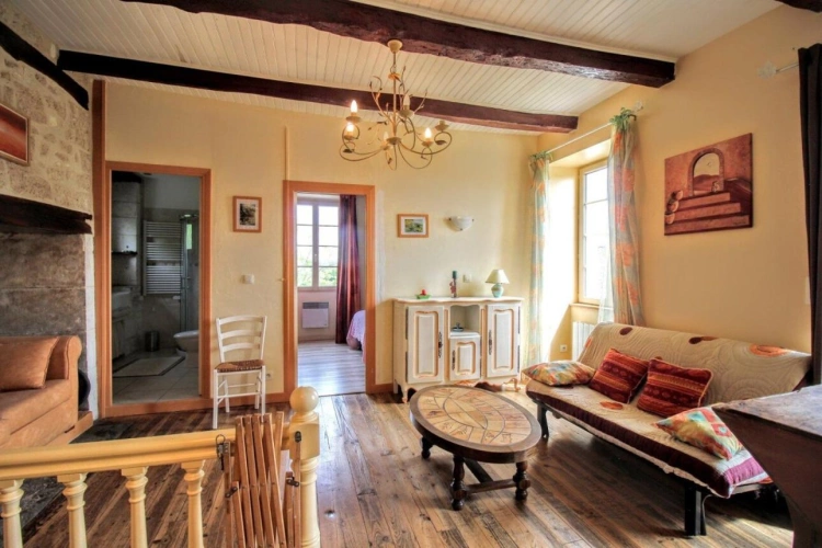 Photos 14 - Touristique - Ensemble en pierre avec gîte - Charme, potentiel et douceur de vie dans un village du Quercy Blanc