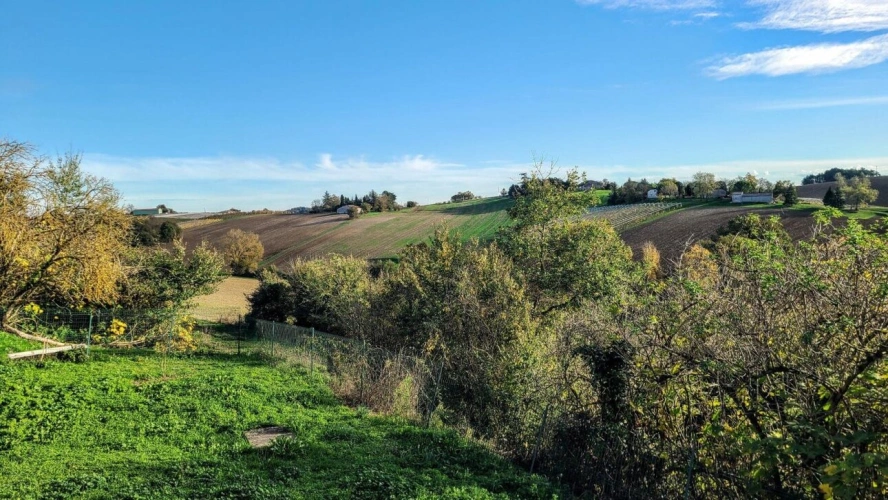 Photos 1 - Rurale - Ensemble immobilier isolé avec vue imprenable sur la campagne, sur près de 3 hectares