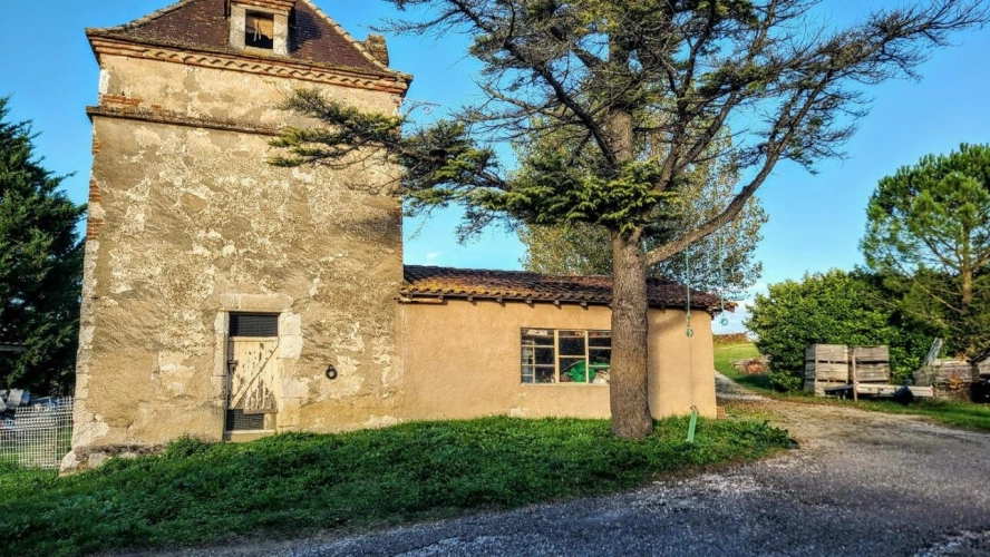 Photos 3 - Rurale - Ensemble immobilier isolé avec vue imprenable sur la campagne, sur près de 3 hectares