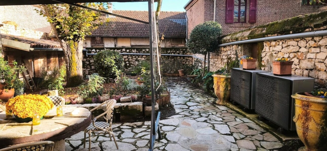 Photos 18 - Rurale - Bien d'exception au coeur de Caussade - 345 m² rénovés avec soin et conformité - Combles aménageables ( 80 m²) - DPE A - Jardin - Dépendances