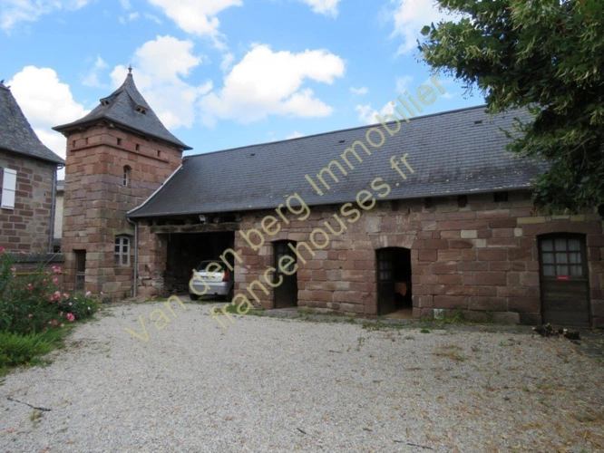 Photos 2 - Prestige - Belle demeure  d'un ancien Hotel dans le bourg de Varetz proche de Brive.et lA20