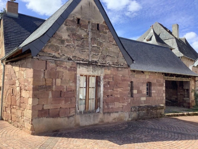 Photos 3 - Prestige - Belle demeure  d'un ancien Hotel dans le bourg de Varetz proche de Brive.et lA20