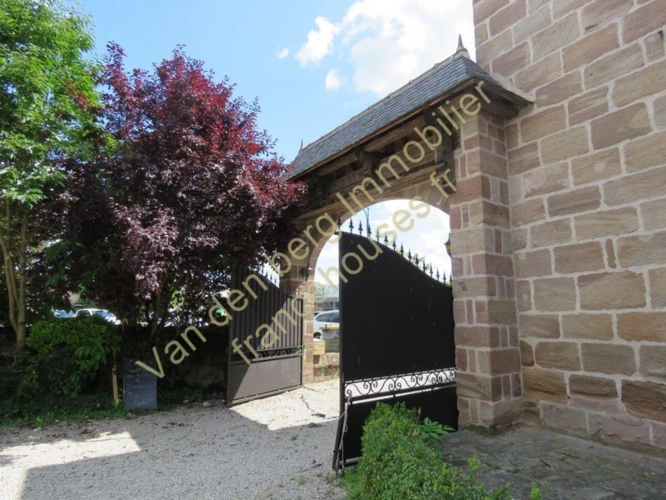 Photos 4 - Prestige - Belle demeure  d'un ancien Hotel dans le bourg de Varetz proche de Brive.et lA20