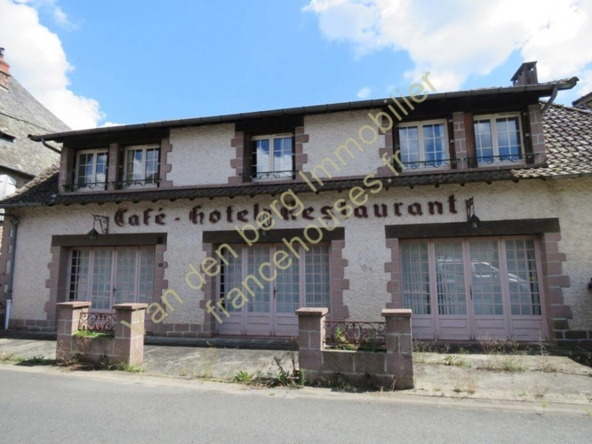 Photos 9 - Prestige - Belle demeure  d'un ancien Hotel dans le bourg de Varetz proche de Brive.et lA20
