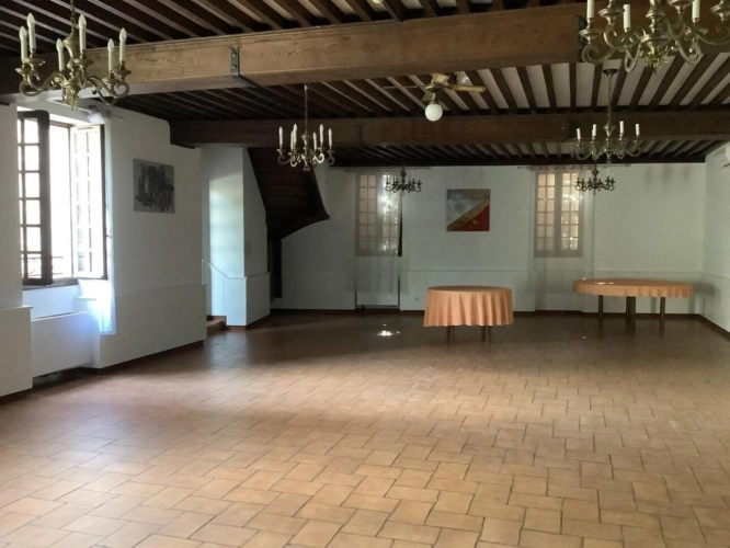 Photos 14 - Prestige - Belle demeure  d'un ancien Hotel dans le bourg de Varetz proche de Brive.et lA20