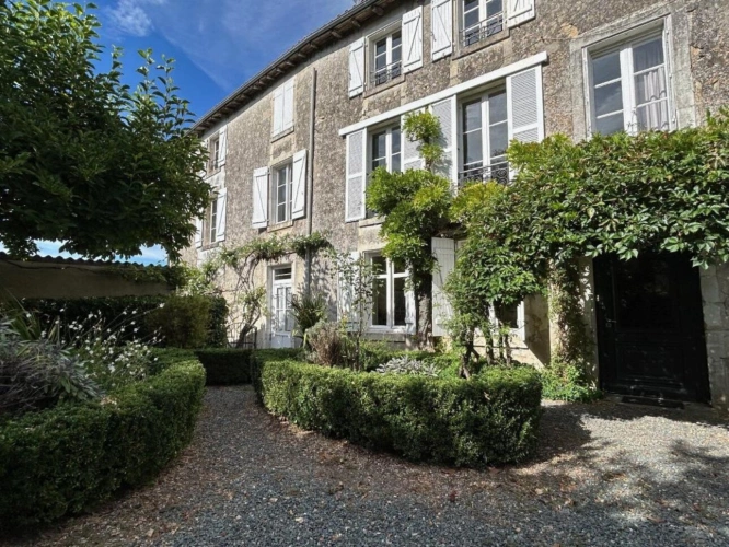 Photos 10 - Prestige - Élégante maison de ville au coeur du village historique de La Mothe-Saint-Héray