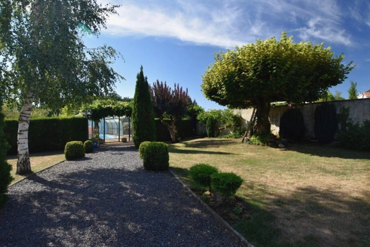 Photos 4 - Prestige - Propriété de village magnifiquement présentée avec jardins paysagers et piscine
