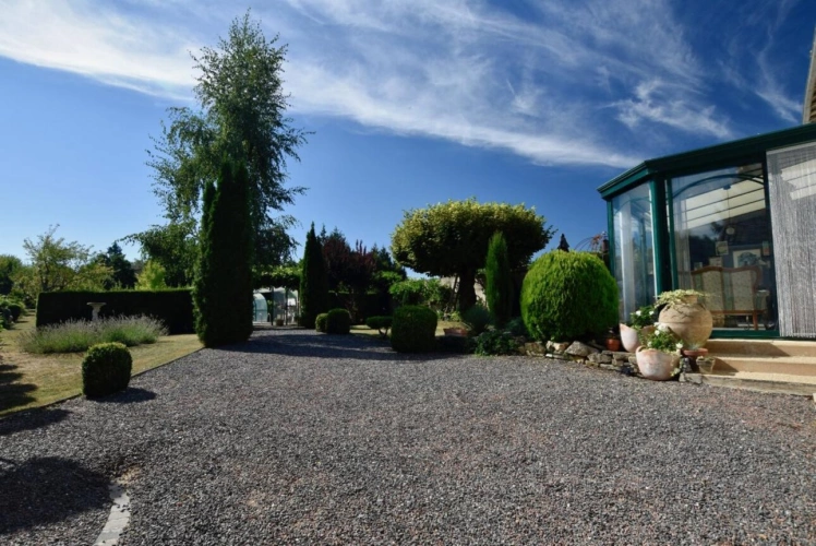 Photos 5 - Prestige - Propriété de village magnifiquement présentée avec jardins paysagers et piscine