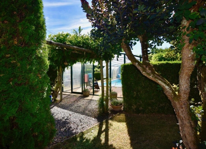 Photos 6 - Prestige - Propriété de village magnifiquement présentée avec jardins paysagers et piscine
