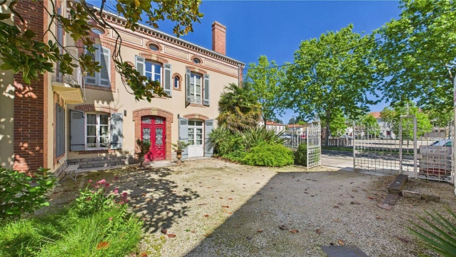 Photos 1 - Prestige - Propriété de caractère, 3 bâtisses, idéal activité touristique