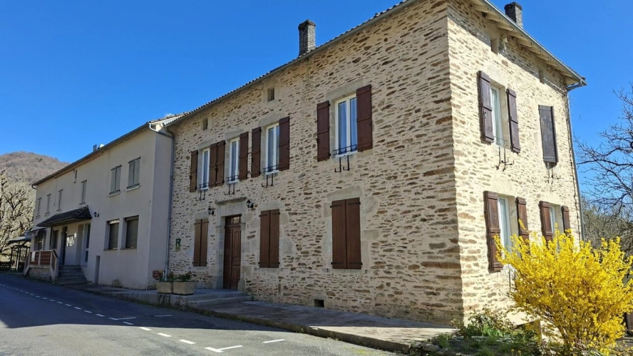 Photos 1 - Touristique - 750 m² de potentiel pur - ancien commerce emblématique