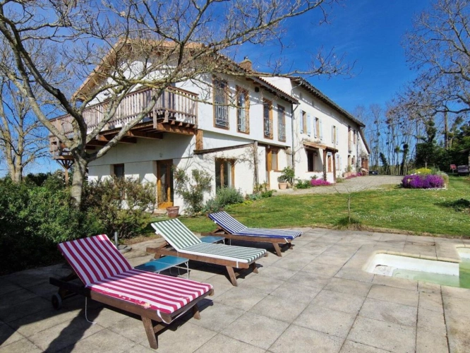 Photos 1 - Touristique - Propriété avec piscine sur environ 1,5 Ha de terrain