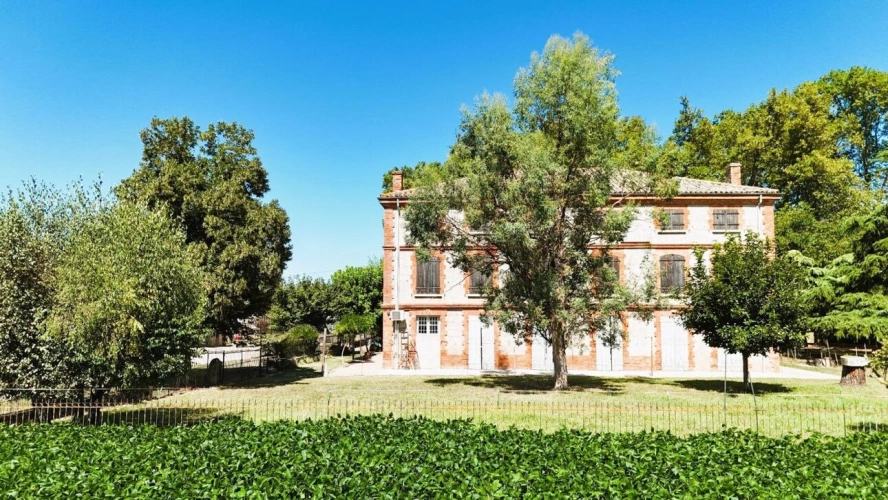 Photos 7 - Prestige - Domaine avec Maison de maître à restaurer et dépendances