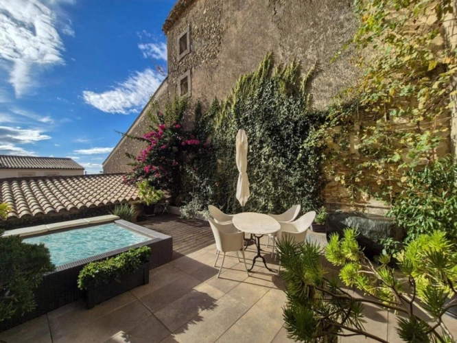 Photos 1 - Prestige - Reve Design dans des Murs Historiques, 5 Chambres, Cour, Piscine et Garage