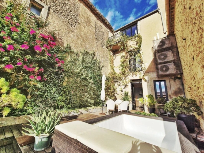 Photos 17 - Prestige - Reve Design dans des Murs Historiques, 5 Chambres, Cour, Piscine et Garage