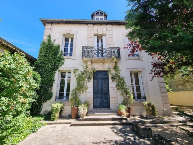 Photos 1 - Prestige - Maison de Maître classique de 6 chambres, rénovée avec goût, jardin, piscine et historique de location de vacances réussi
