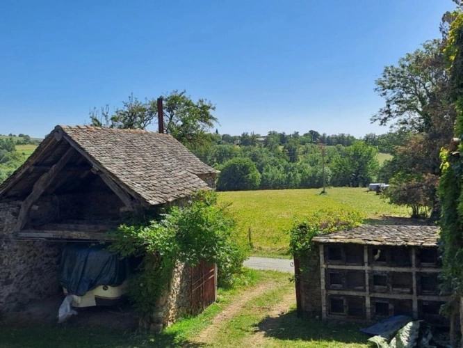 Photos 3 - Rurale - Corps de ferme en U à rénover - 500 m² et 2,4 ha - Proche de Najac, limite Tarn et Aveyron