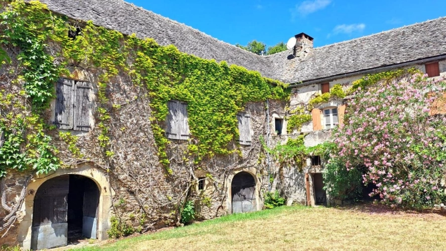 Photos 4 - Rurale - Corps de ferme en U à rénover - 500 m² et 2,4 ha - Proche de Najac, limite Tarn et Aveyron