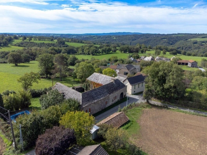 Photos 5 - Rurale - Corps de ferme en U à rénover - 500 m² et 2,4 ha - Proche de Najac, limite Tarn et Aveyron