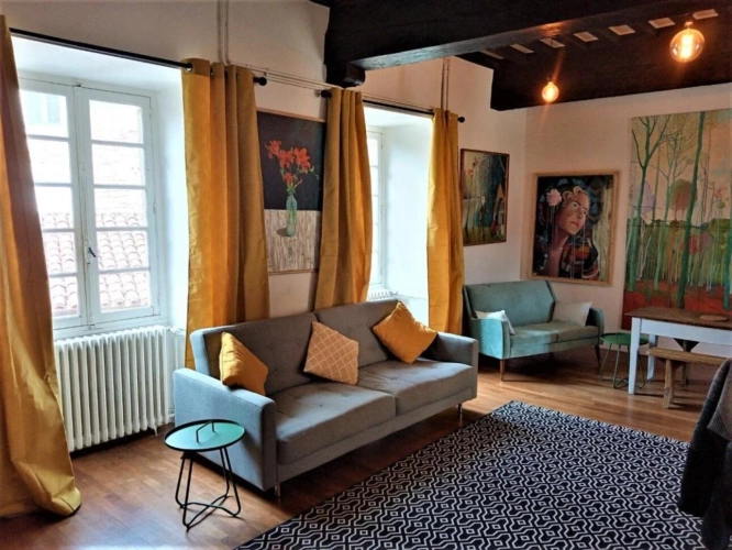 Photos 5 - Prestige - Petit ensemble typique dans bourg médiéval