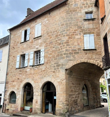 Photos 11 - Prestige - Petit ensemble typique dans bourg médiéval