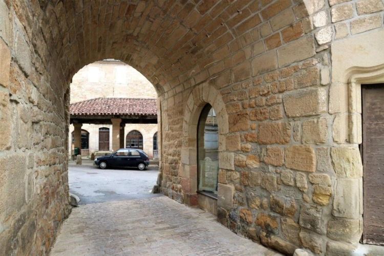 Photos 15 - Prestige - Petit ensemble typique dans bourg médiéval