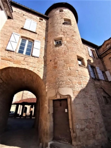 Photos 17 - Prestige - Petit ensemble typique dans bourg médiéval