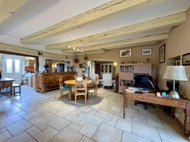Photos 3 - Rurale - Belles prestations et charme ancien