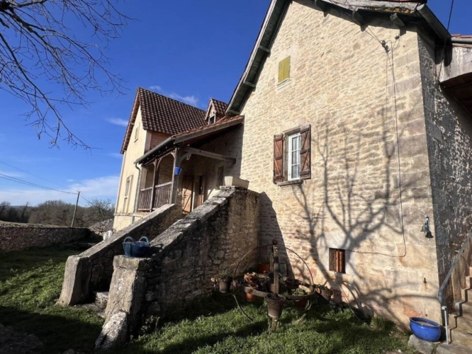 Photos 4 - Rurale - Ancien corps de ferme, + de 6ha, dépendances, ressources en eau naturelles