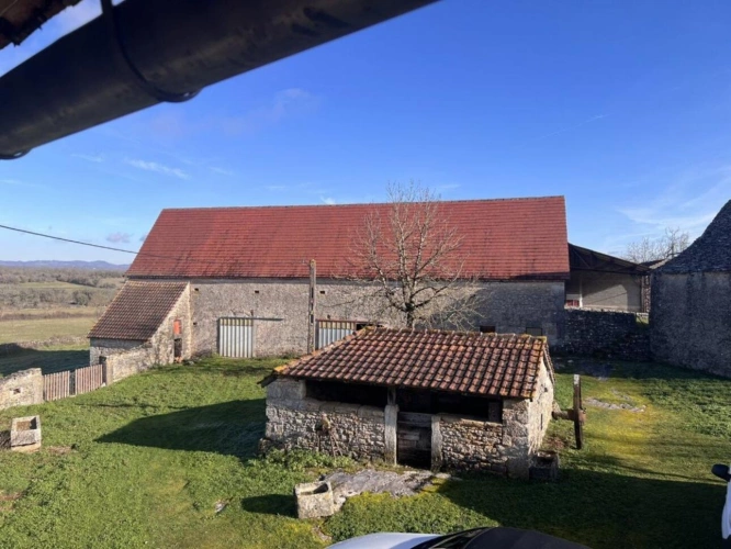 Photos 13 - Rurale - Ancien corps de ferme, + de 6ha, dépendances, ressources en eau naturelles
