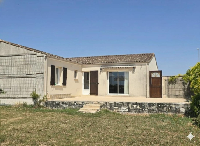 Photos 3 - Rurale - Plain-pied de trois chambres avec une commodité exceptionnelle et une vue sur la campagne