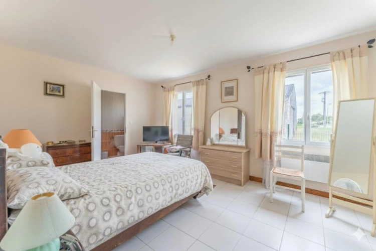 Photos 9 - Rurale - Plain-pied de trois chambres avec une commodité exceptionnelle et une vue sur la campagne
