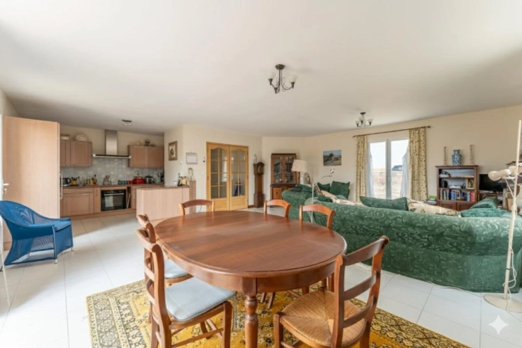 Photos 11 - Rurale - Plain-pied de trois chambres avec une commodité exceptionnelle et une vue sur la campagne