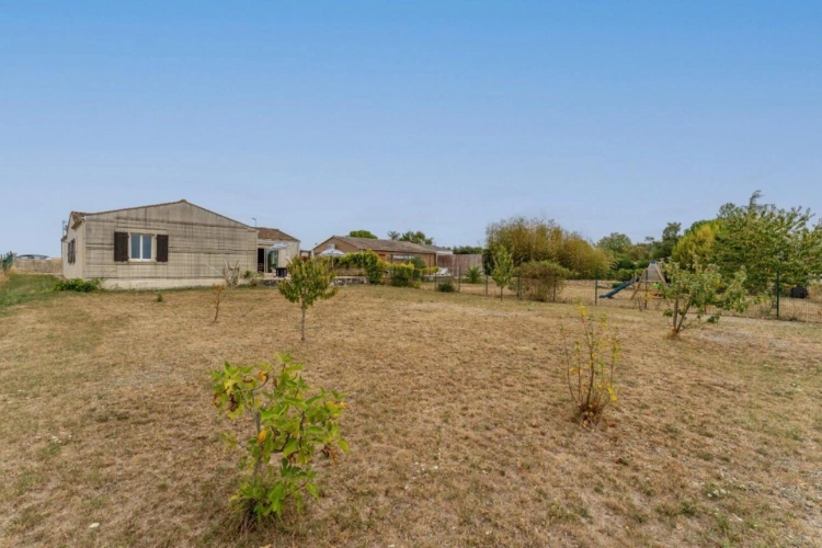 Photos 13 - Rurale - Plain-pied de trois chambres avec une commodité exceptionnelle et une vue sur la campagne