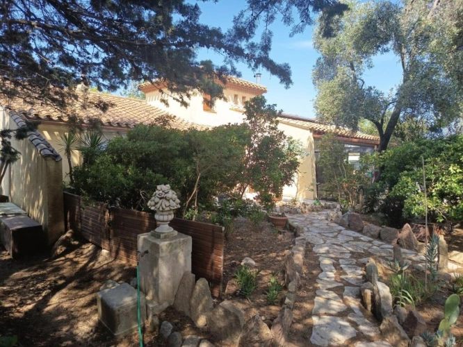 Photos 1 - Touristique - Villa avec gîte sur 2011 m²