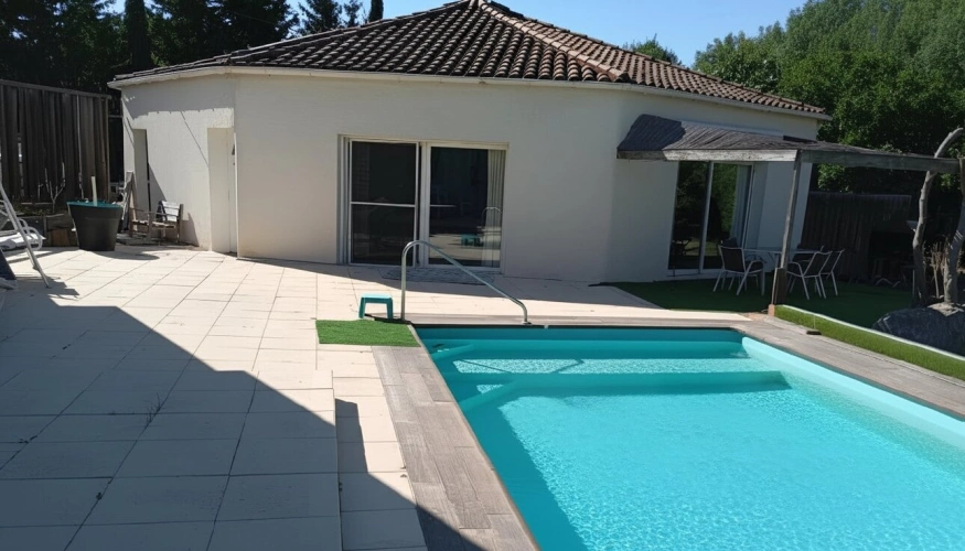 Photos 1 - Prestige - Maison moderne de plain pied d'environ 165m2 avec jardin et piscine