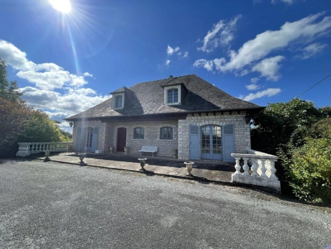 Photos 1 - Rural - Unique Property with 8 Hectares of Land, Pond, and Stunning Views