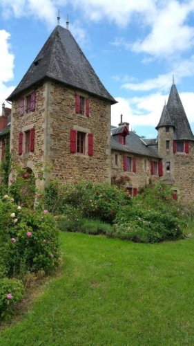 Photos 1 - Prestige - Magnifique château restauré du XIVe siècle à Lagraulière - Un joyau historique au coeur de la Corrèze