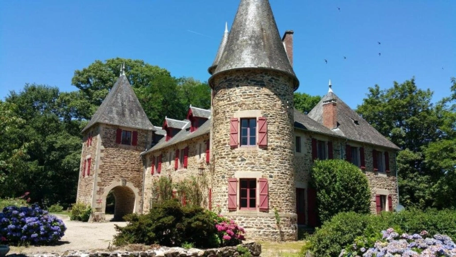 Photos 2 - Prestige - Magnifique château restauré du XIVe siècle à Lagraulière - Un joyau historique au coeur de la Corrèze