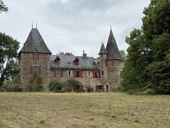Photos 12 - Prestige - Magnifique château restauré du XIVe siècle à Lagraulière - Un joyau historique au coeur de la Corrèze