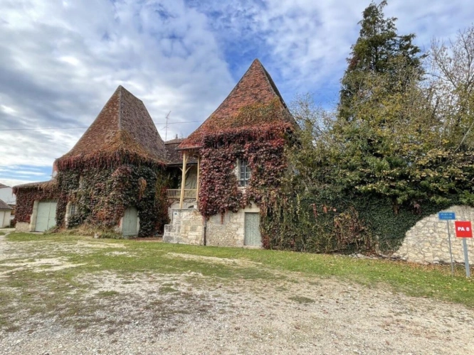 Photos 4 - Rural - Charming 17 th century dwelling in heart of a Périgord village .