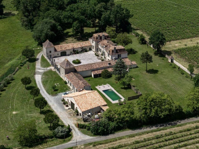 Photos 11 - Prestige - Château XVIII - Élégance et patrimoine au coeur d'un domaine viticole de 18 hectares