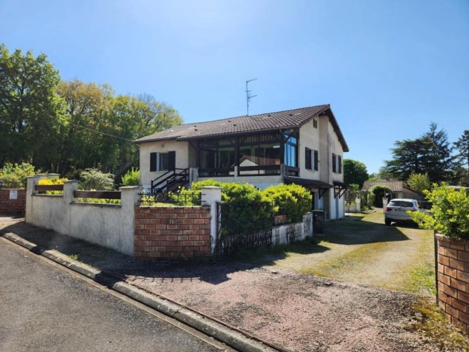 Photos 1 - Touristique - Vouleme - Maison de 5 chambres avec sous-sol, jardin privé, possibilité d'opportunité d'affaires/gîte
