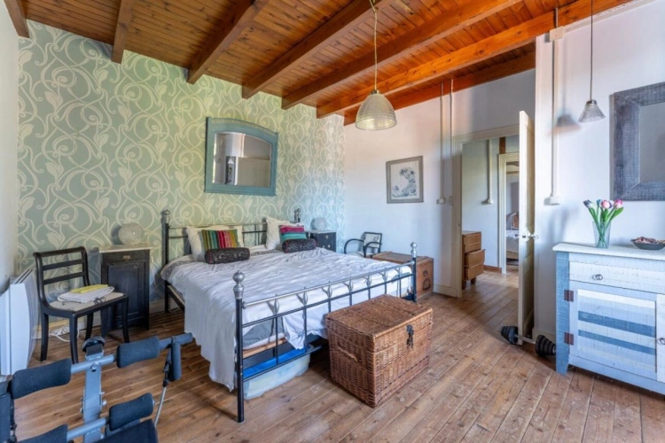 Photos 2 - Prestige - Roumazeries Loubert - Maison de deux chambres avec granges, possibilité de gîte, terrain et proche du lac