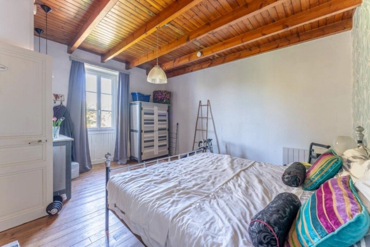 Photos 10 - Prestige - Roumazeries Loubert - Maison de deux chambres avec granges, possibilité de gîte, terrain et proche du lac