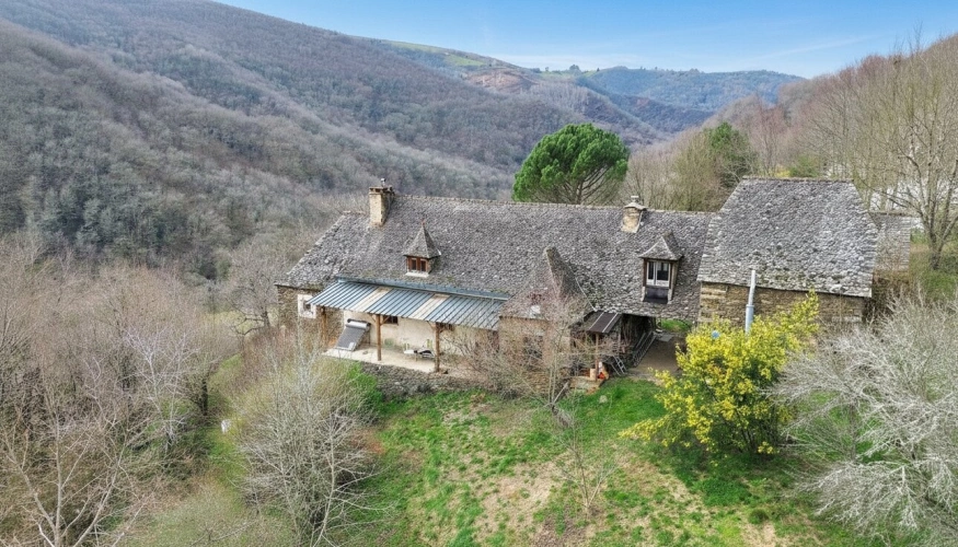 Photos 1 - Rurale - MAISON de caractère T5 + Dépendances + 5.3 ha