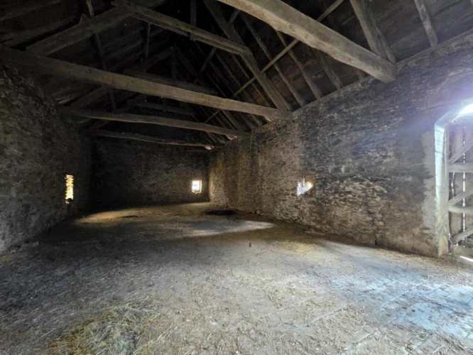 Photos 15 - Rurale - Ancien corps de ferme en pierres dans un environnement calme isolé