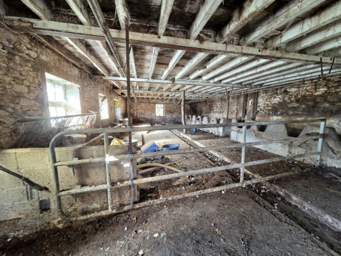 Photos 16 - Rurale - Ancien corps de ferme en pierres dans un environnement calme isolé